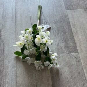 Elegant White Floral Bouquet